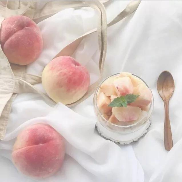 快买了这只口红来人间水蜜桃学院报道!