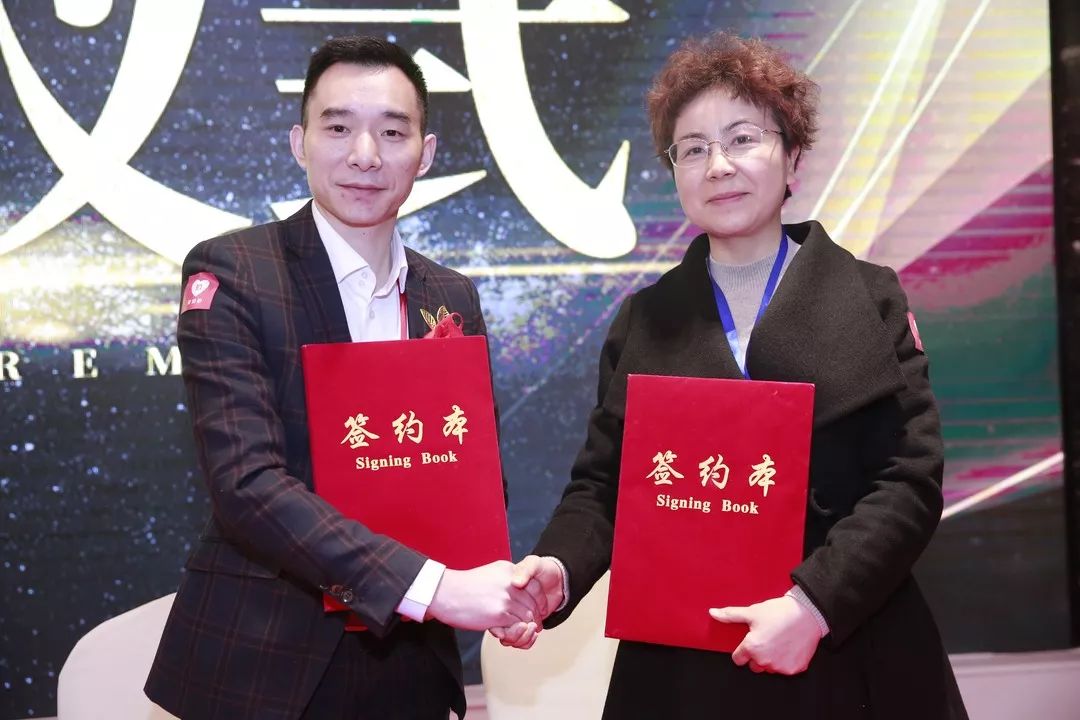 电商江湖打破沉寂：“新物种”爱拍拍隆重发布“竞拍”功能