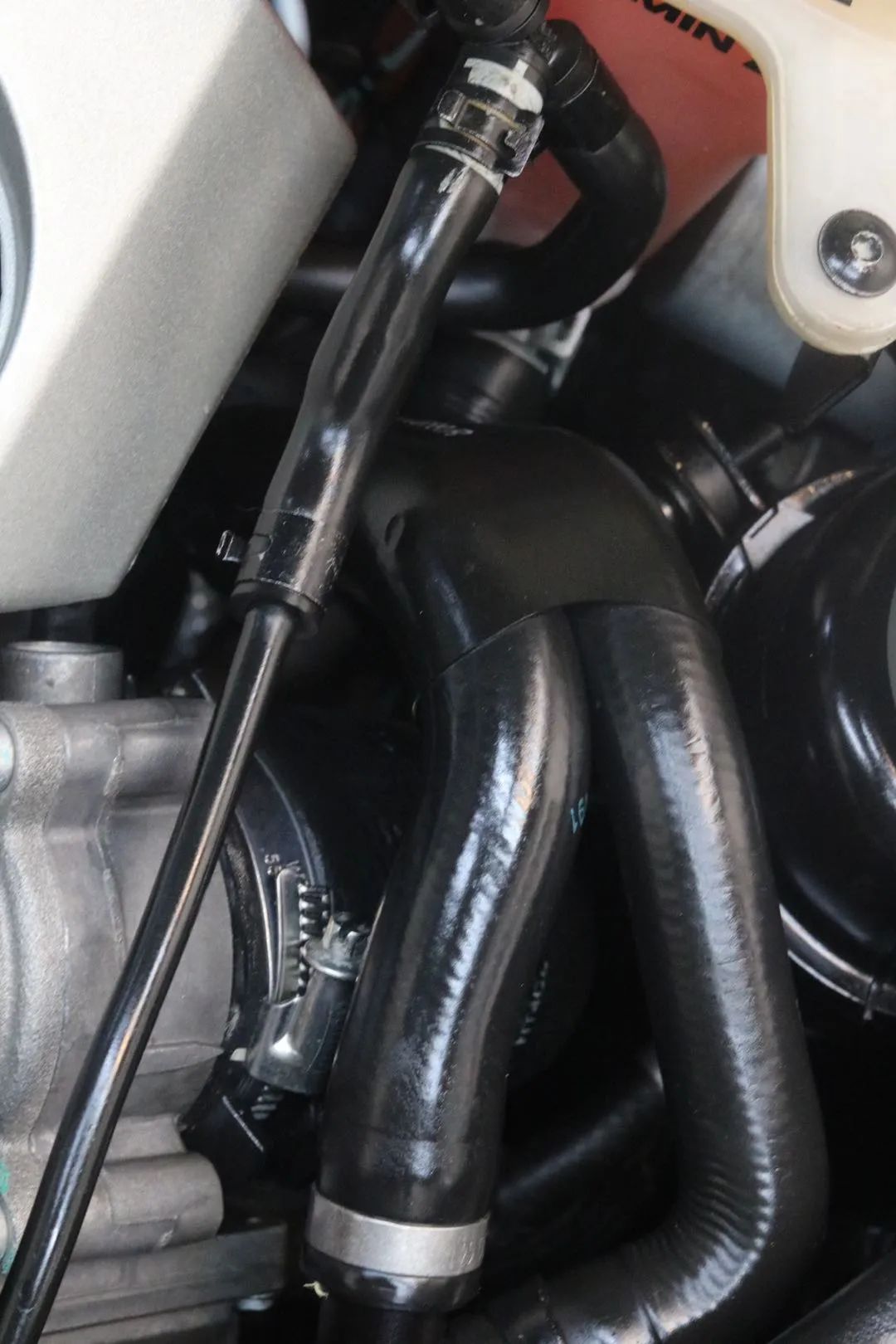 怪兽搞老车：翻新一辆残破生锈的柴油版奥迪A6，翻新后变新车