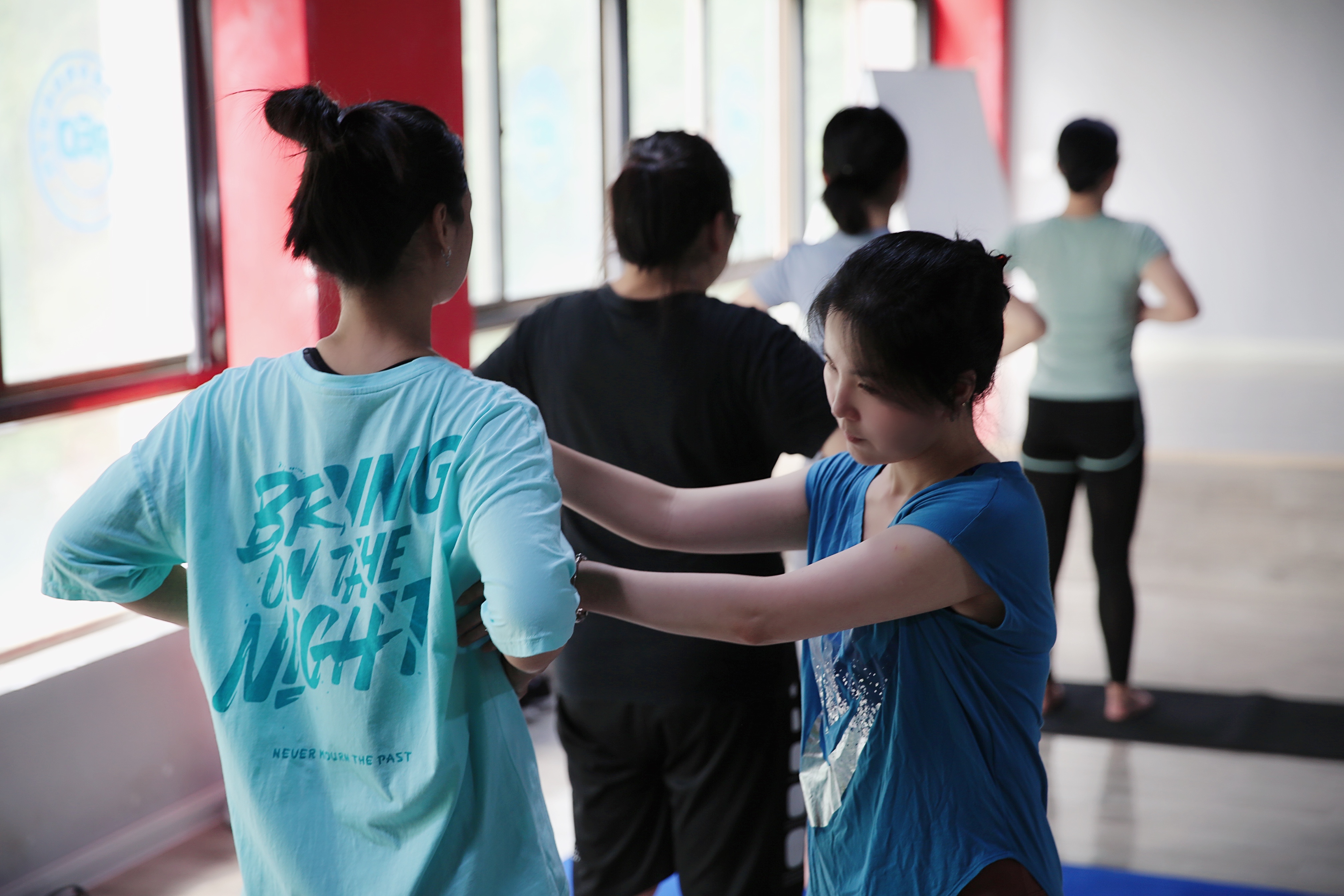 健身教练为什么有年龄限制,做健身教练具备什么条件