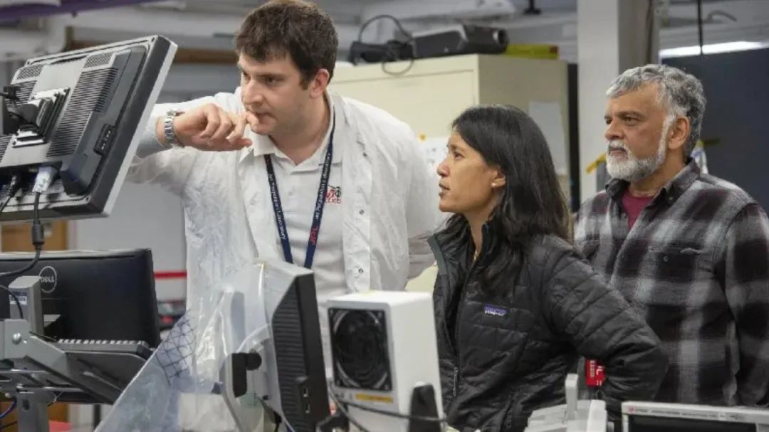 首次让直升机上火星翁米米归功不给答案的妈妈