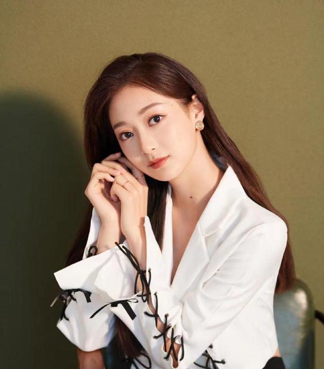 领诵归来后,中国传媒大学校花冯琳,新的努力方向是什么?