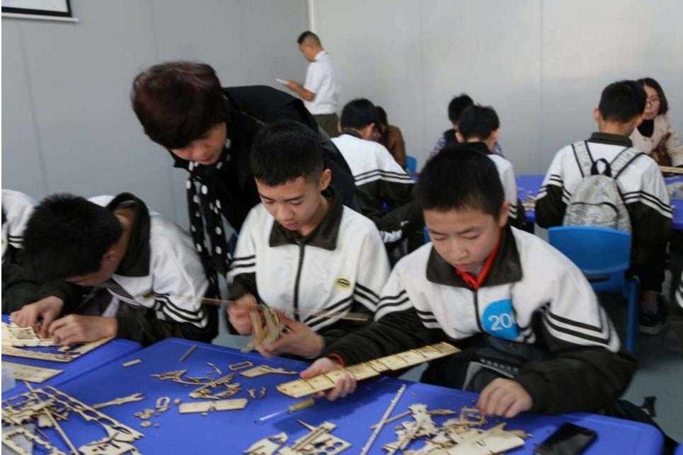 初中男生自认为很帅的行为,初中男生自认为很帅的三种行为