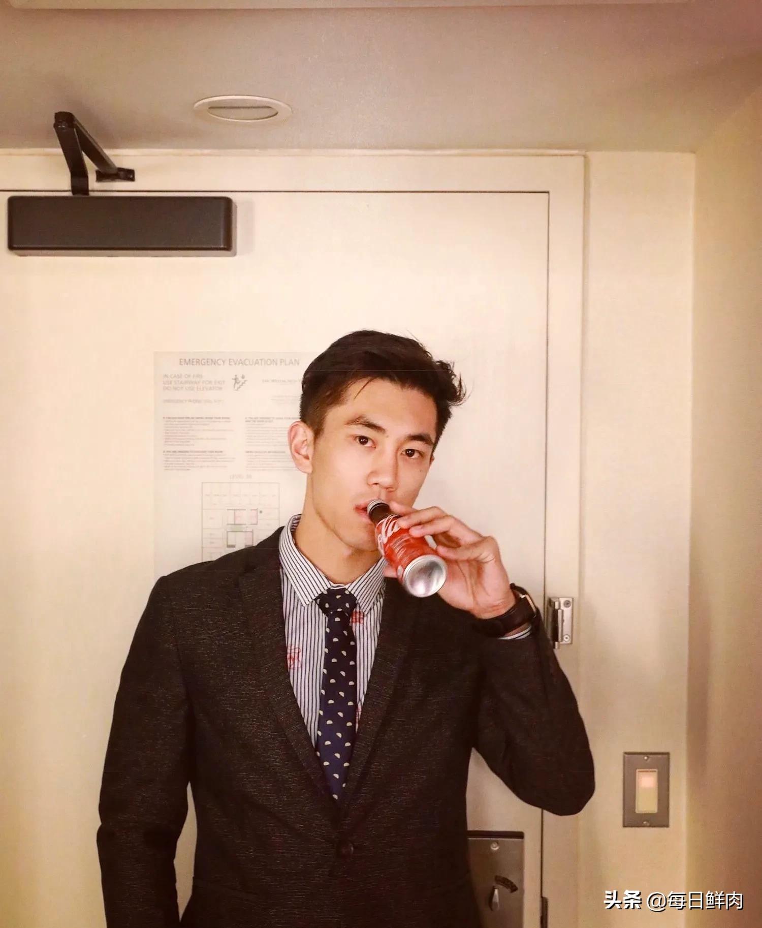 帅气知名健身教练,星健身教练