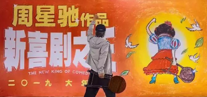 她曾是周星驰电影御用女主角,港片女神周星驰