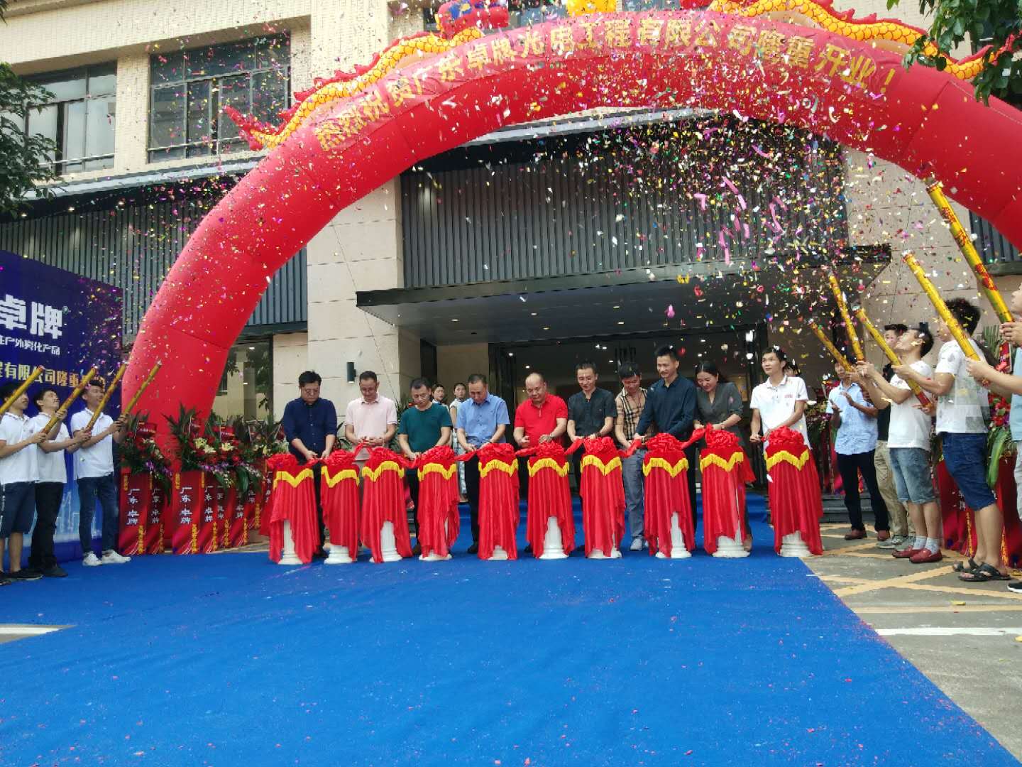 璋佸湪涔橀鐮存氮,鏄皝涔橀鐮存氮姝屾洸