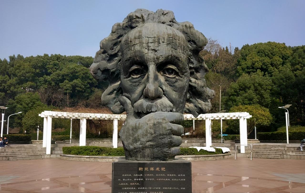 武汉大学和华中科技大学,985高校,实力依旧强,考上不简单