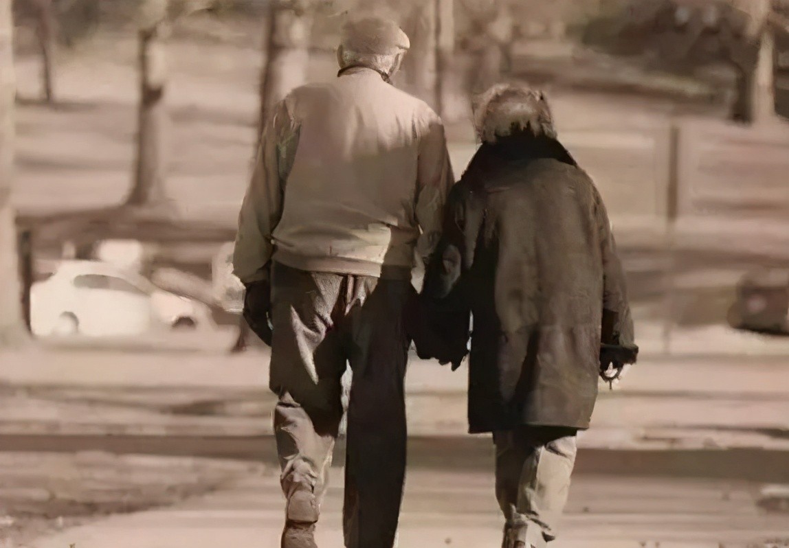 坟前有枯树必须迁坟吗,坟前枯树须迁坟