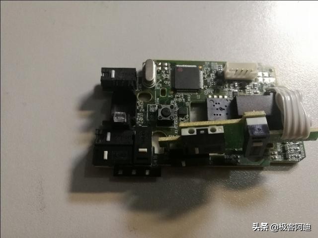 罗技g402鼠标微动能从中间拆开么,罗技g402鼠标用的什么微动