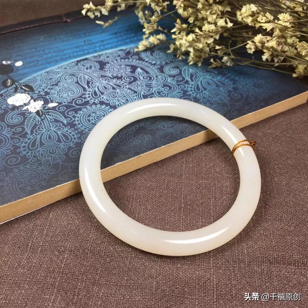 女人佩戴什么样的手镯最养人,女人一生最幸福的玉镯