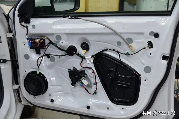 大众速腾卓越版与超越版对比,大众速腾1.2t对比亚洲狮