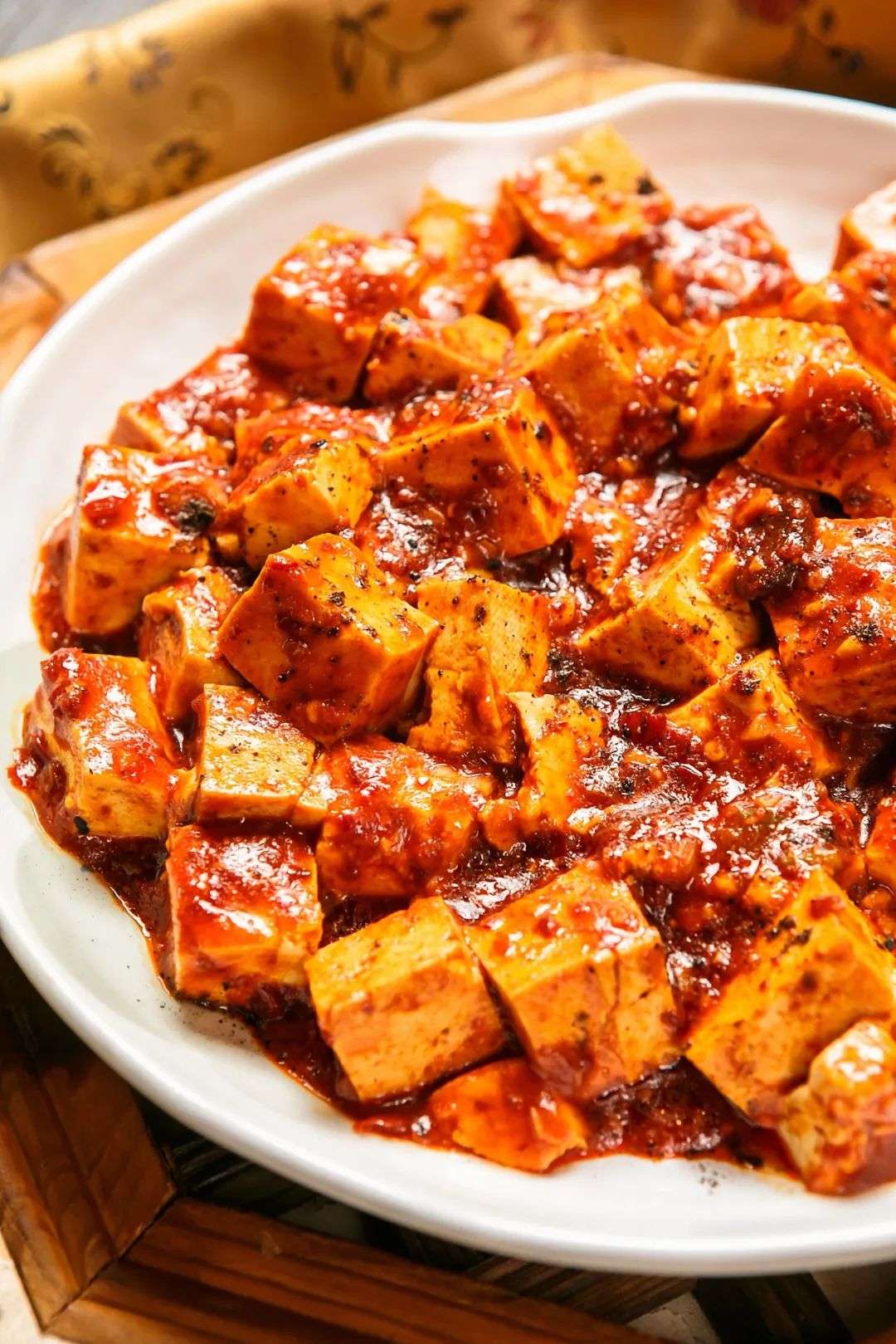 川菜以麻辣闻名而其中的麻辣味,川菜除了麻和辣还有什么特点