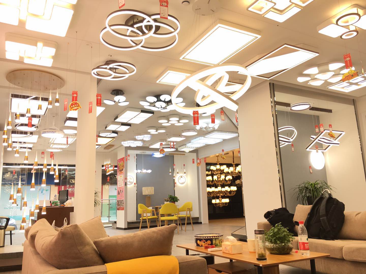 灯具在线上还是线下购买好,灯具线下买还是线上买好