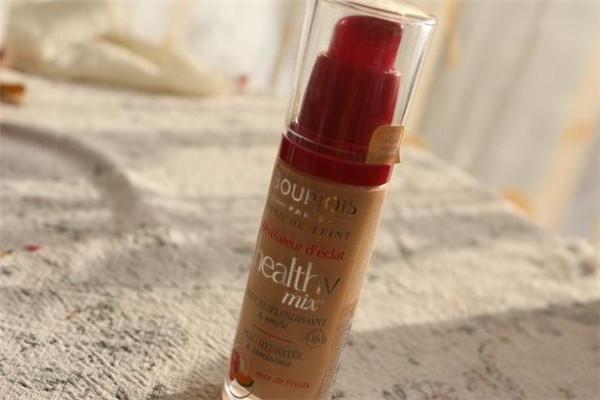 最近抖音很火的一款粉底液,扒皮网红护肤品