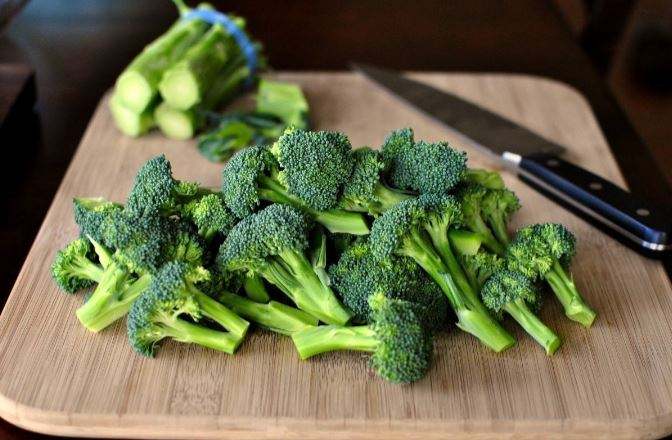 西兰花想洗得干净,不难,多加这一步,虫卵脏物主动跑出来