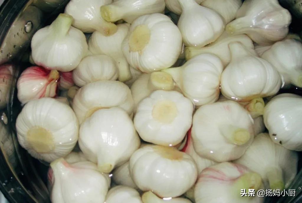 腌蒜10斤用多少盐多少醋多少糖,腌蒜不放糖的方法