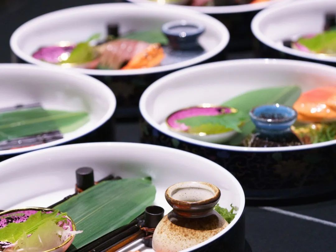 这家人均880的私房菜，连杯子都是施华洛世奇