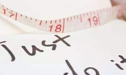 拼命锻炼体重还不下来,突破减肥平台期运动训练计划