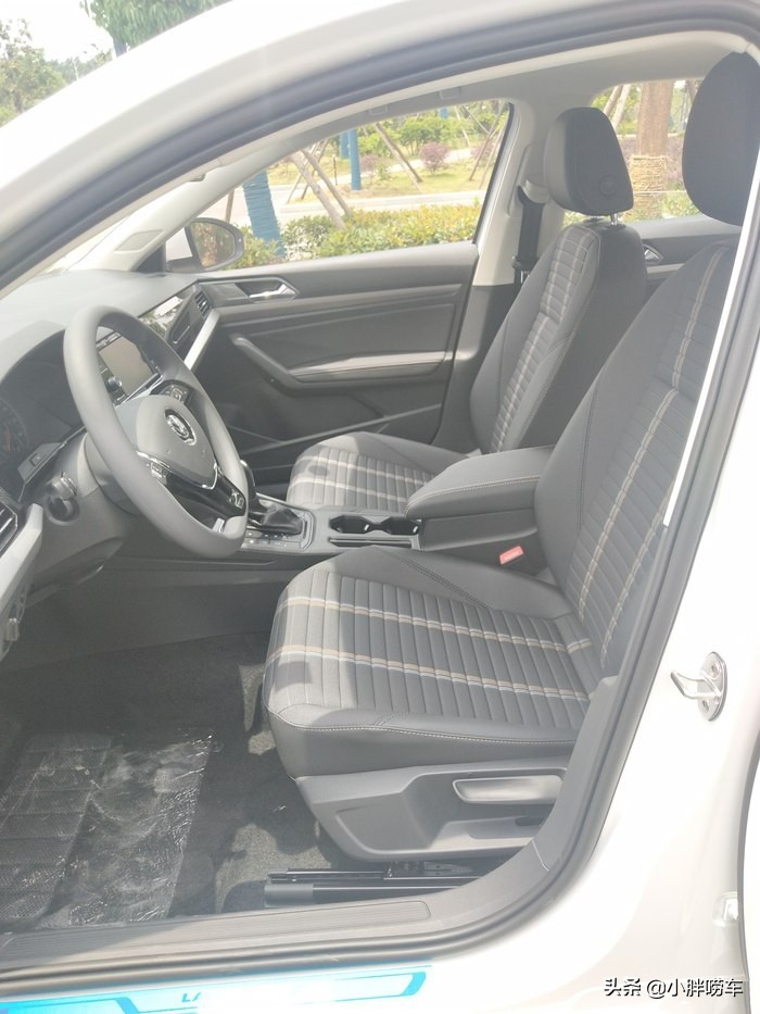 新朗逸500万纪念版上路体验,大众朗逸喜提爱车