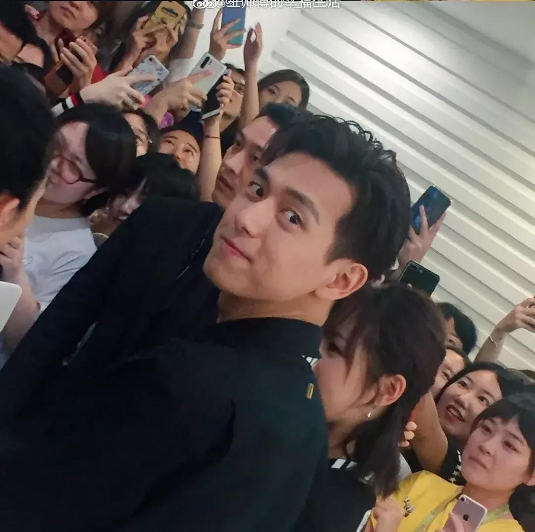 李现不光“骗”女孩感情还“骗”光她们的钱?现男友同款买起来