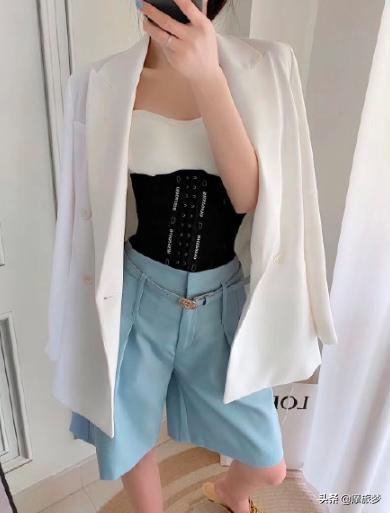 被礼教毁掉的女人,被束腰勒出血痕