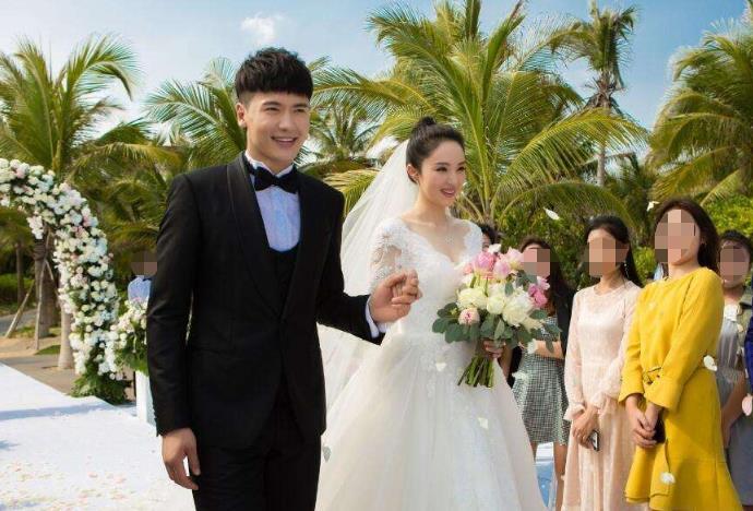 董璇和小11岁的男明星,董璇胡军