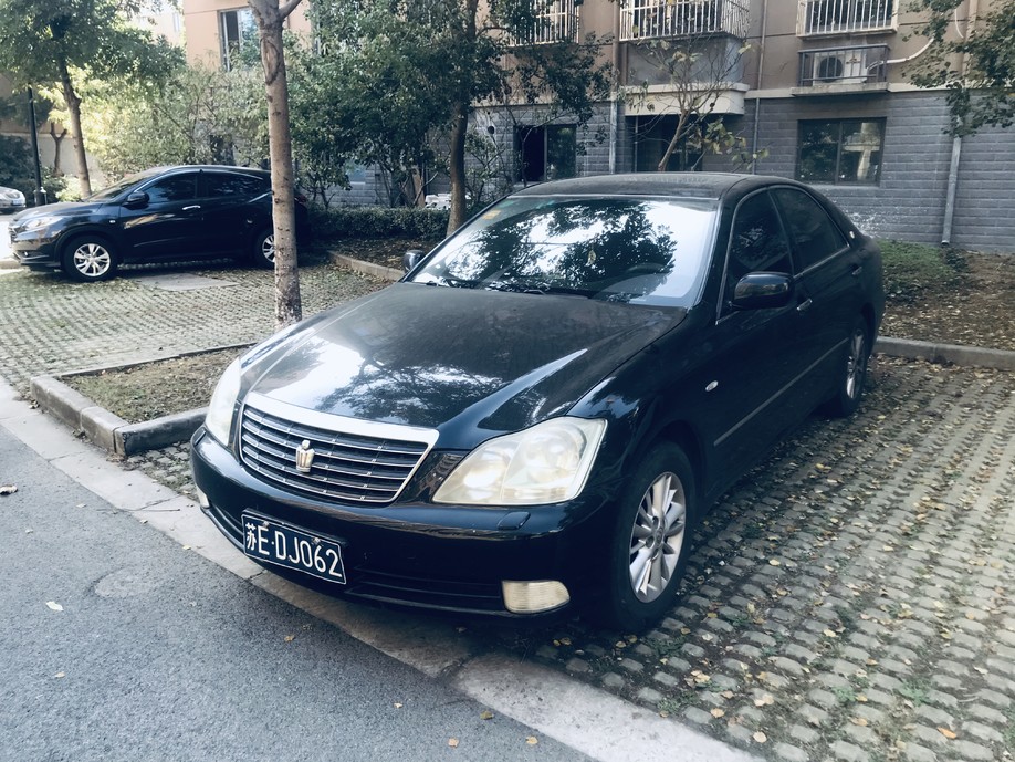 皇冠陆放两驱和四驱哪个动力好,皇冠陆放四驱和两驱动力有差别吗