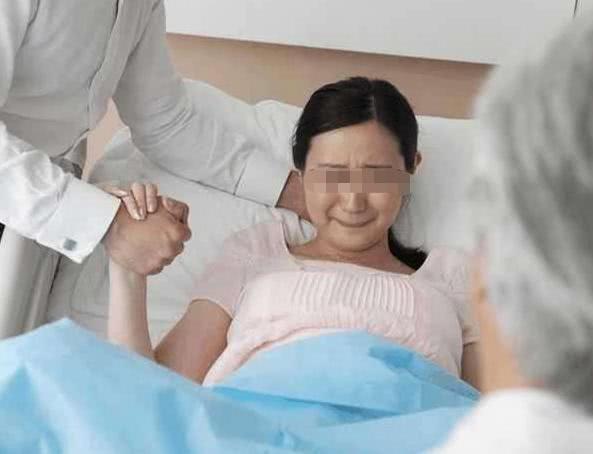 顺产时宝宝经过产道挤压了哪里,顺产宝宝是被医生拽出来的吗