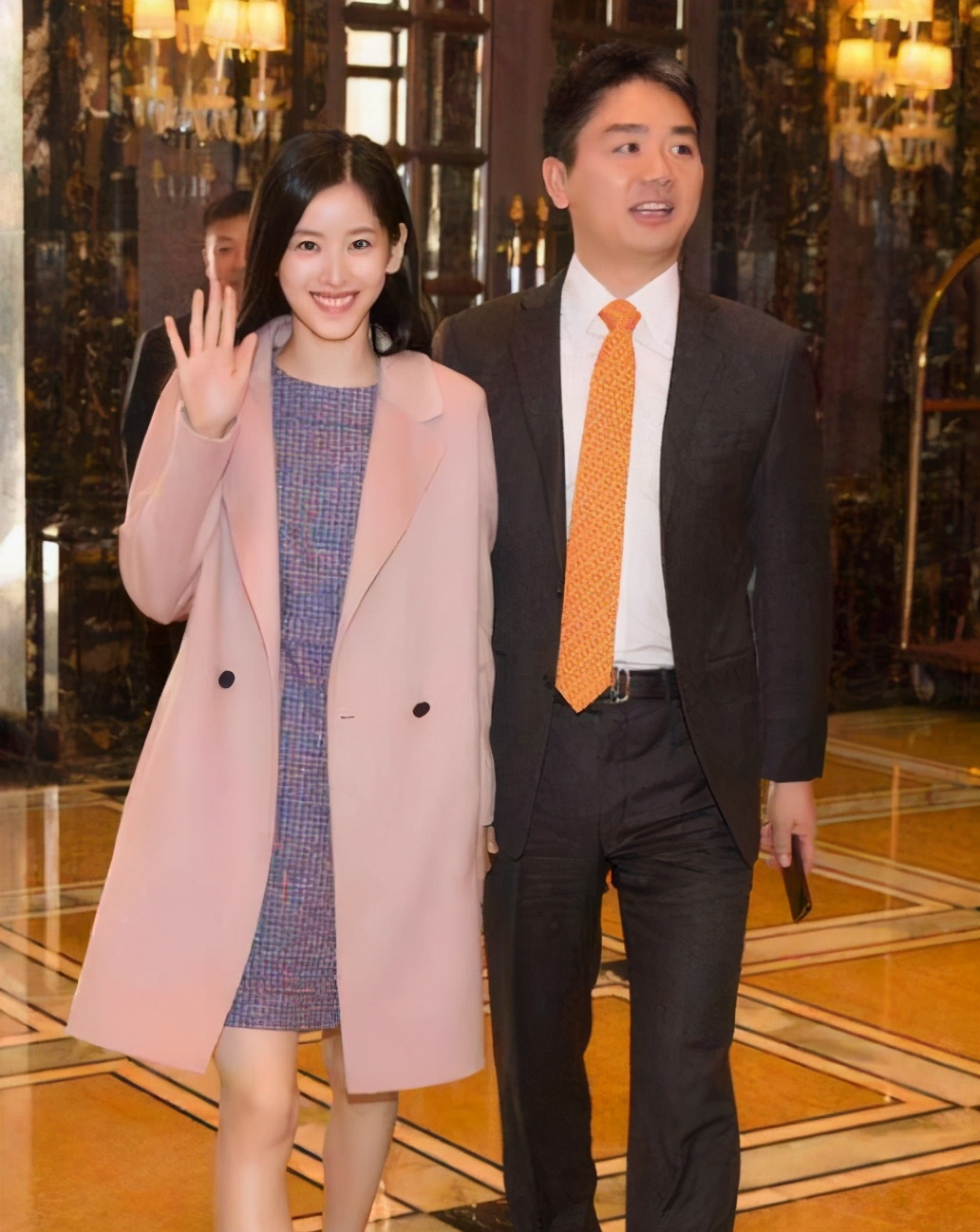 刘强东三十年前让大家都富起来,刘强东成功是靠自己奋斗出来的