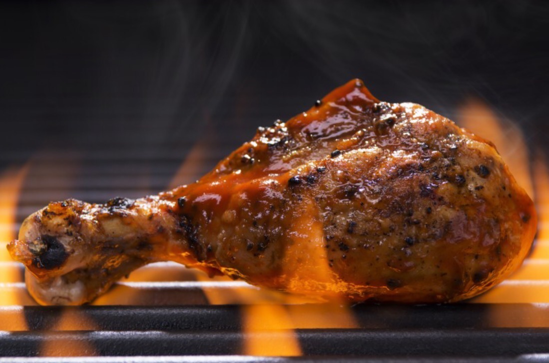 曾经年代油粘嘴,黎民百姓啃鸡腿;道尽生活苦辣甜,故事续不完