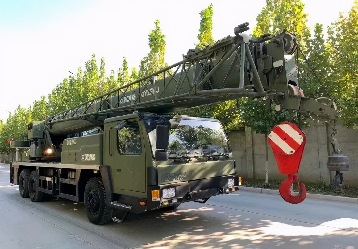 徐工军绿吊车价格表,徐工600吊车最新款