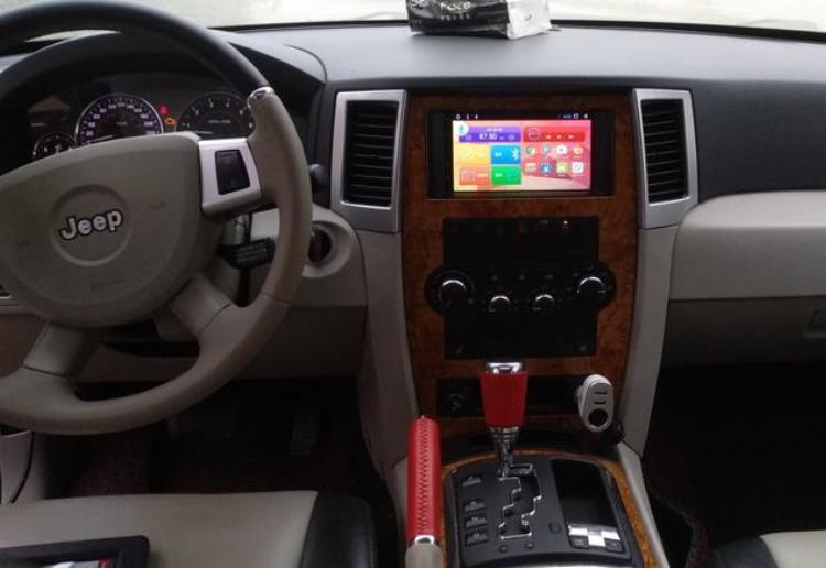 10年前60万买的5.7L大切诺基，如今8万还难卖，车钥匙更“朴素”