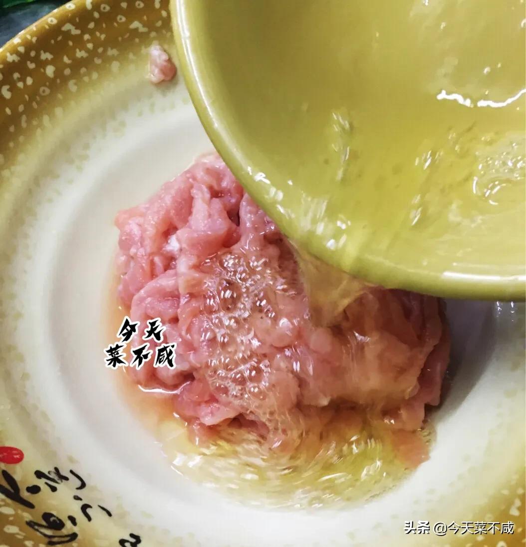 厨师长教你鸡肉、猪肉、牛肉的上浆秘籍，炒啥肉都鲜嫩爽滑还多汁