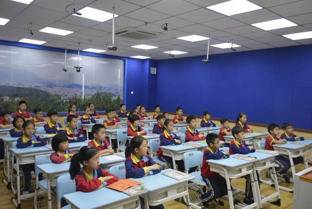 华立中英文学校是不是贵族学校,华立中英文学校升学