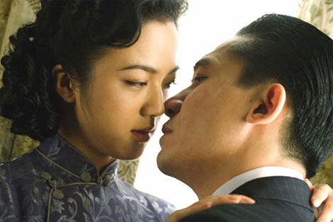 本该逢场作戏，没料戏假情真，最后假戏真做，《色戒》即戒色！