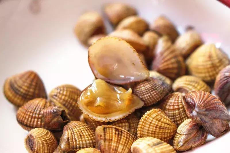 潮汕生腌海鲜一口吃完,潮汕生腌海鲜不是一般人能吃的