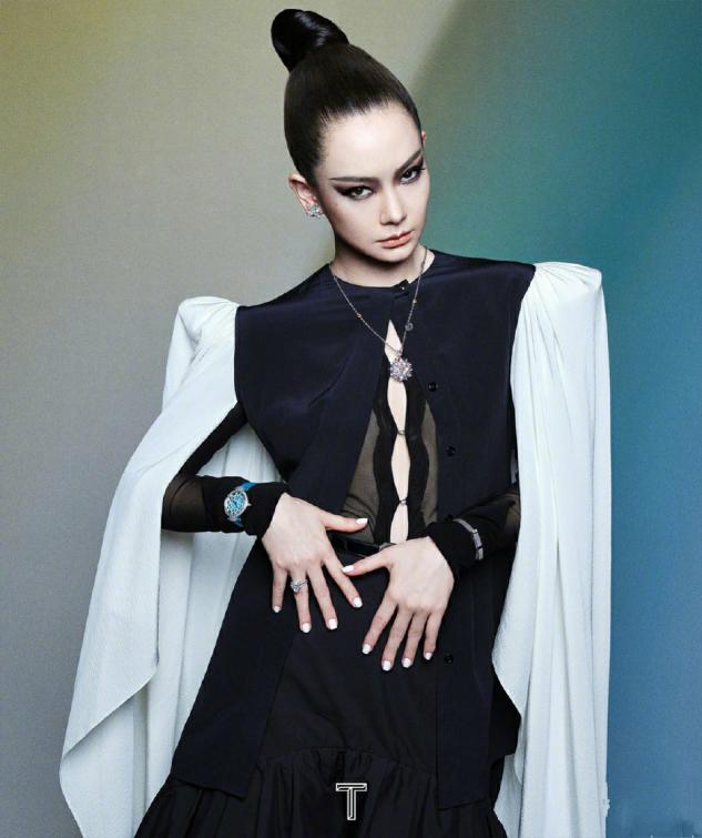 戚薇暗黑系裸妆,戚薇湿发造型大背头