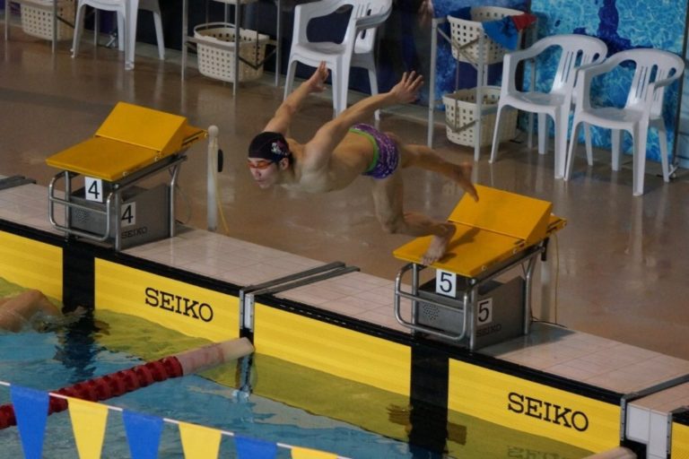 儿童游泳跳水出发教学视频,游泳跳水出发视频