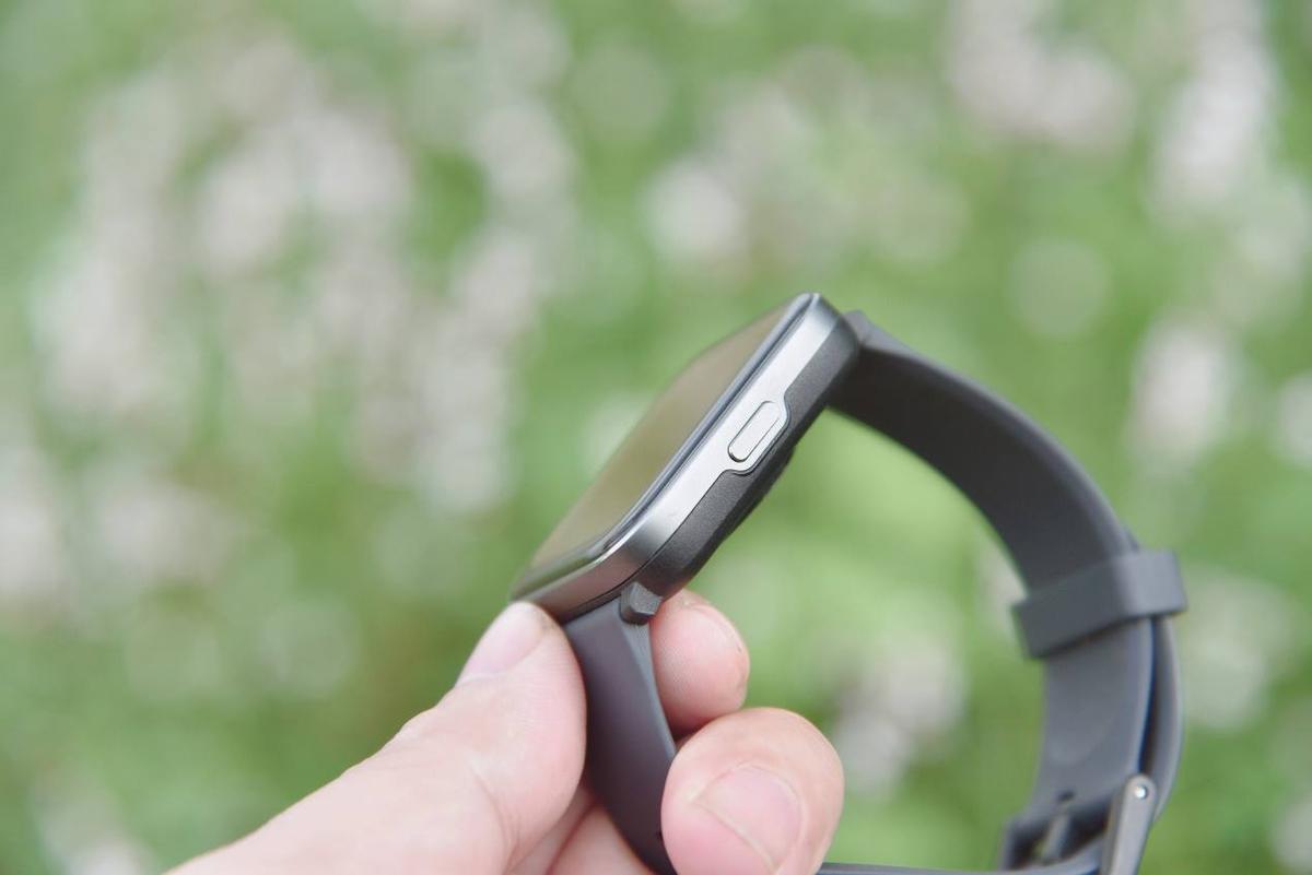 黑加两年后回归小米生态链，399元开启众筹，这手表亮了