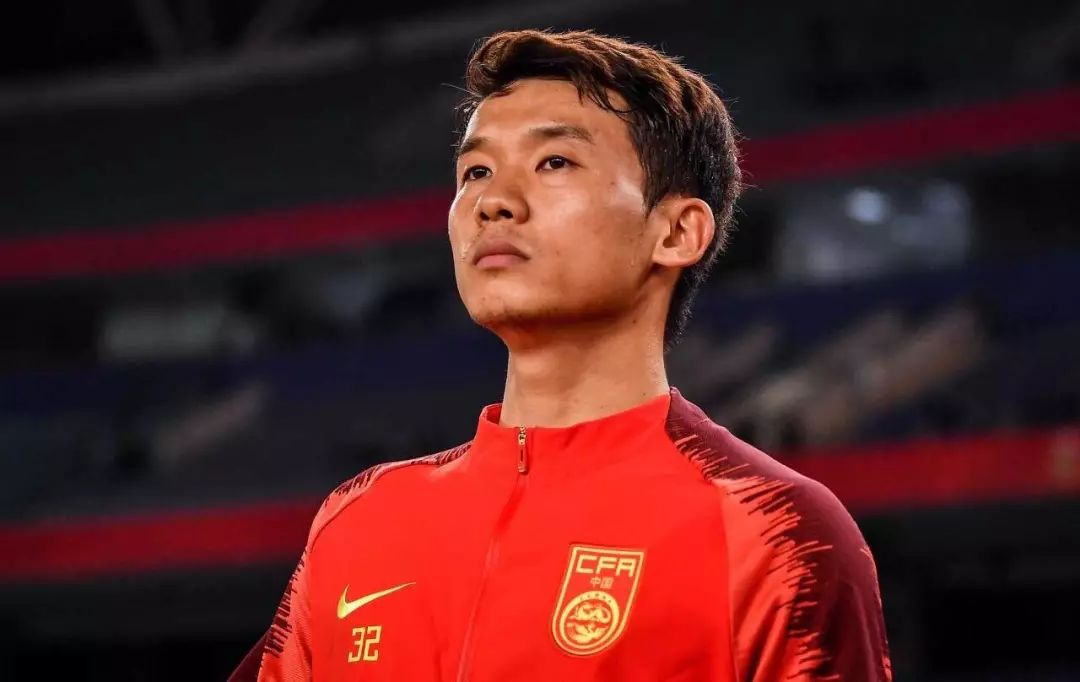 郑智功成身退缺席中国杯，谁又能接替“队魂”成为国足中场大梁？