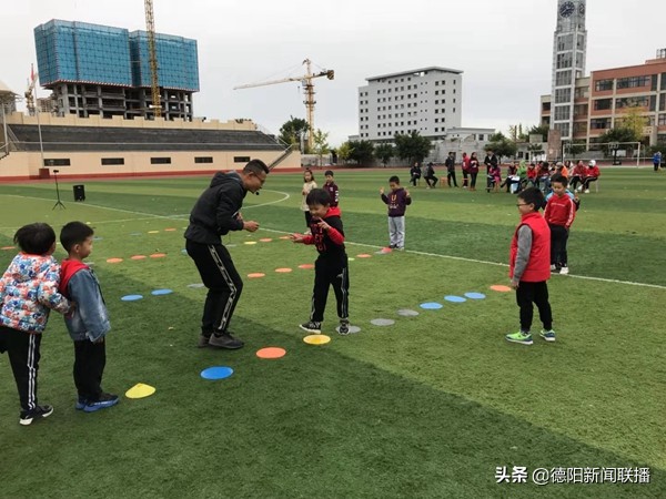 德阳市青衣江路小学片区,青衣江路小学老师表演
