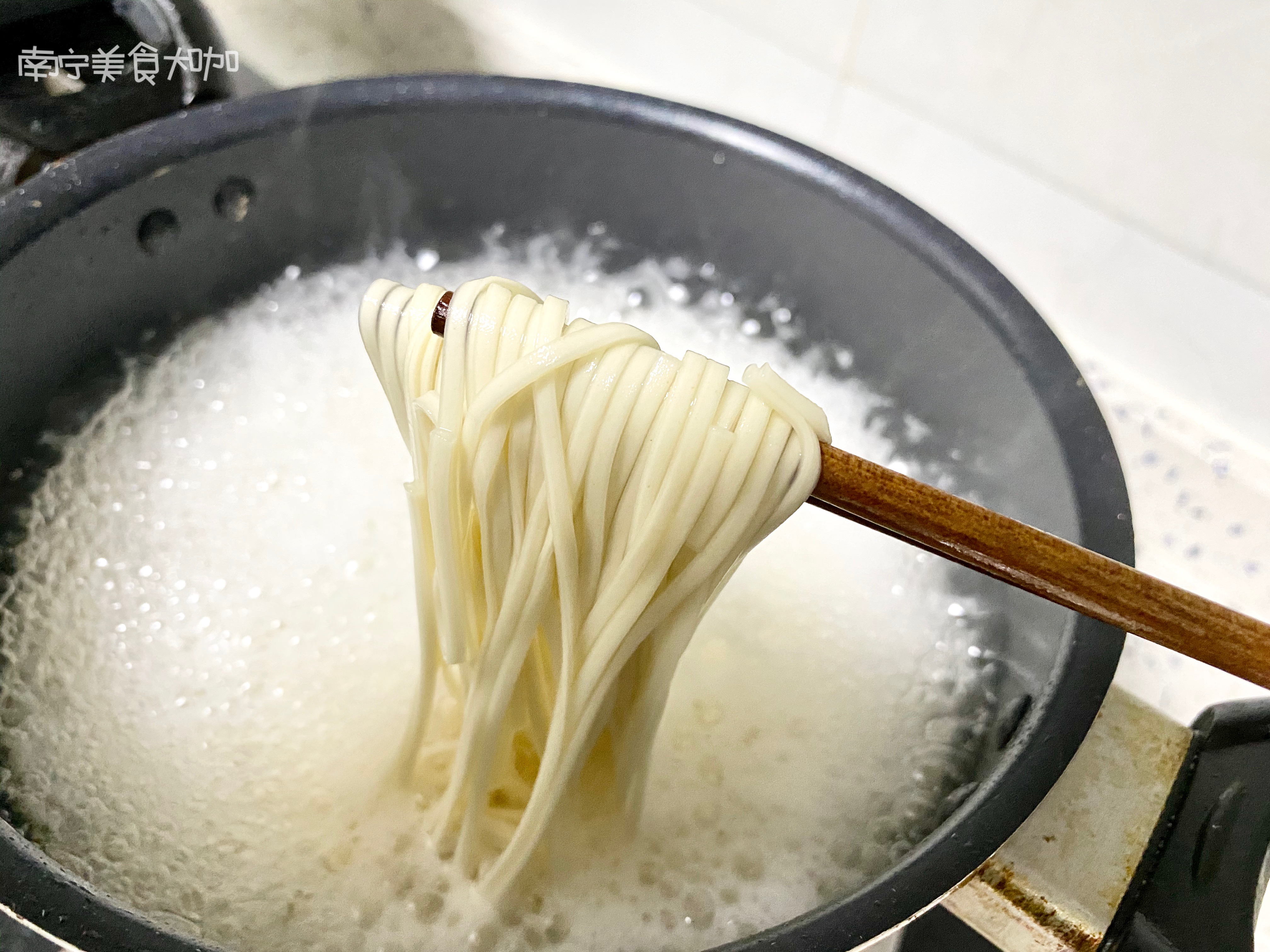 面条别再水煮了这样做劲道爽滑,煮面时水开了之后用开小火吗