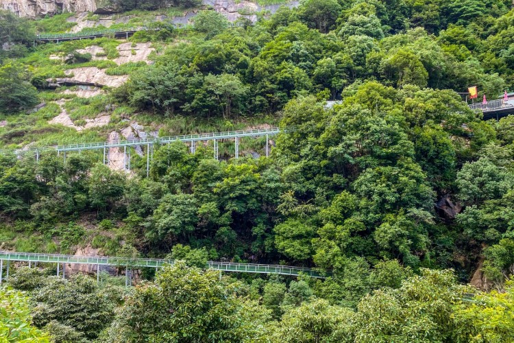 桐庐山湾湾漂流门票多少,桐庐山湾湾漂流景区在什么地方