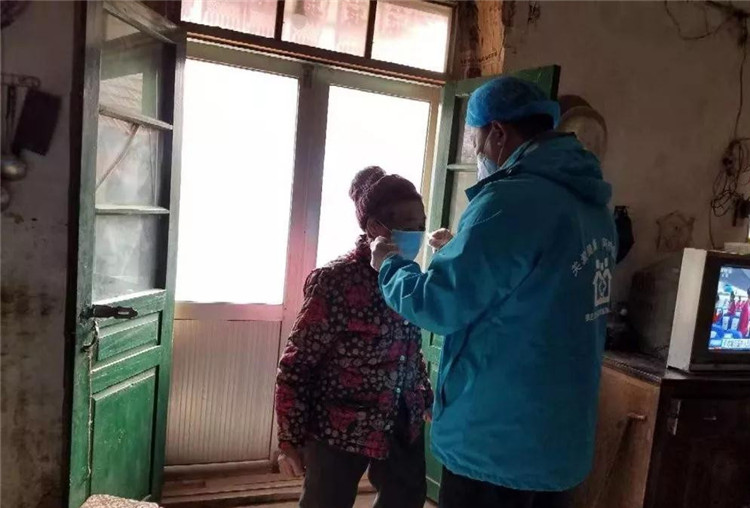 点赞坚守疫线防疫扶贫两不误,帮扶贫困户防疫期间暖人心