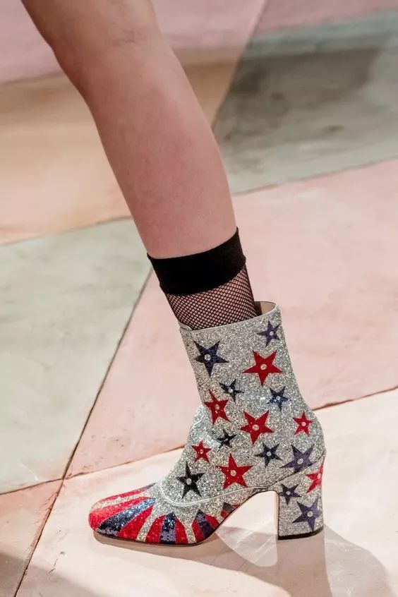 今年流行的露脚袜,是不是现在都流行穿长袜不露脚踝