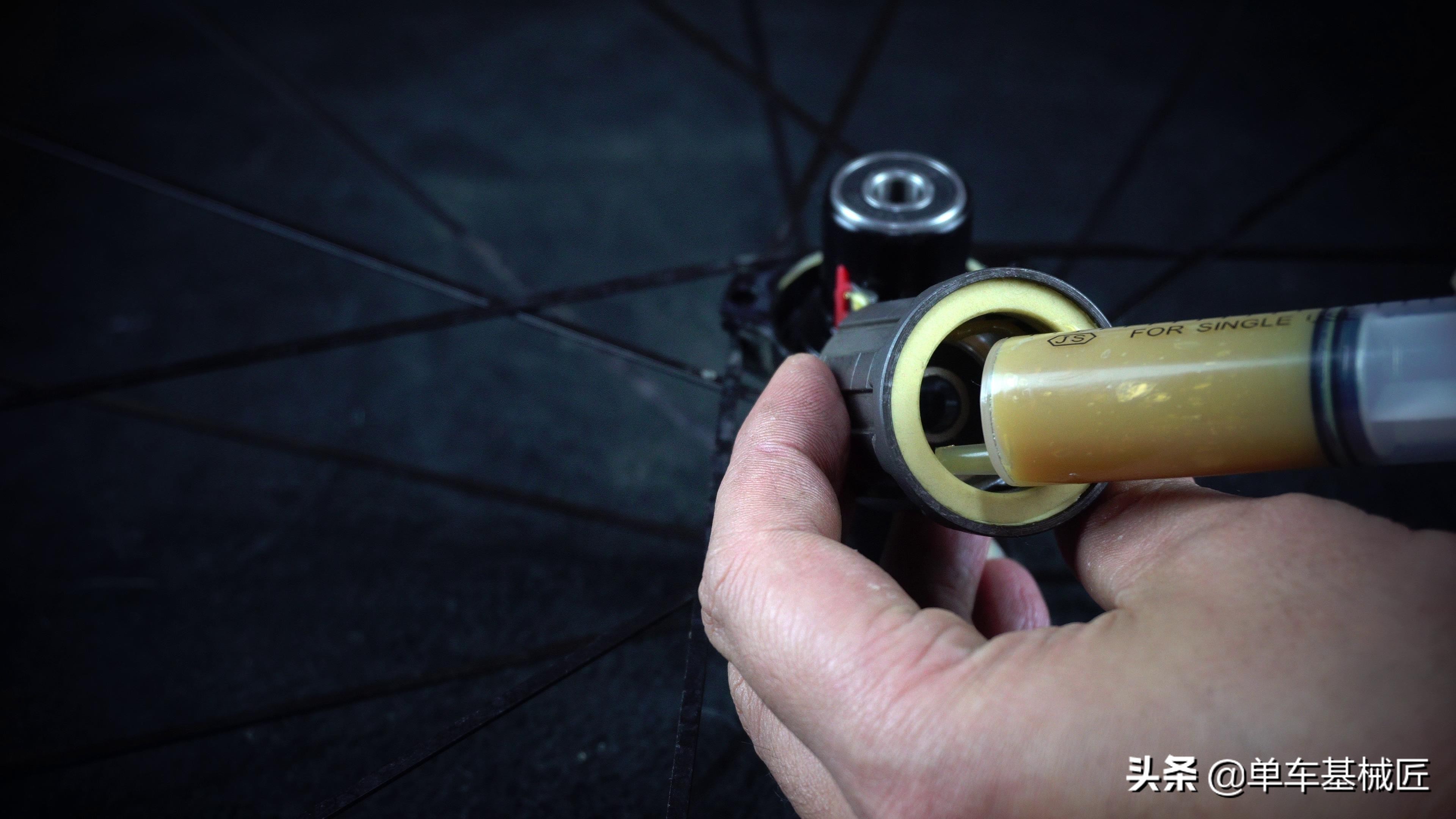 单车基械匠:Mavic轮组花鼓的拆卸,保养,轴承更换三合一教程
