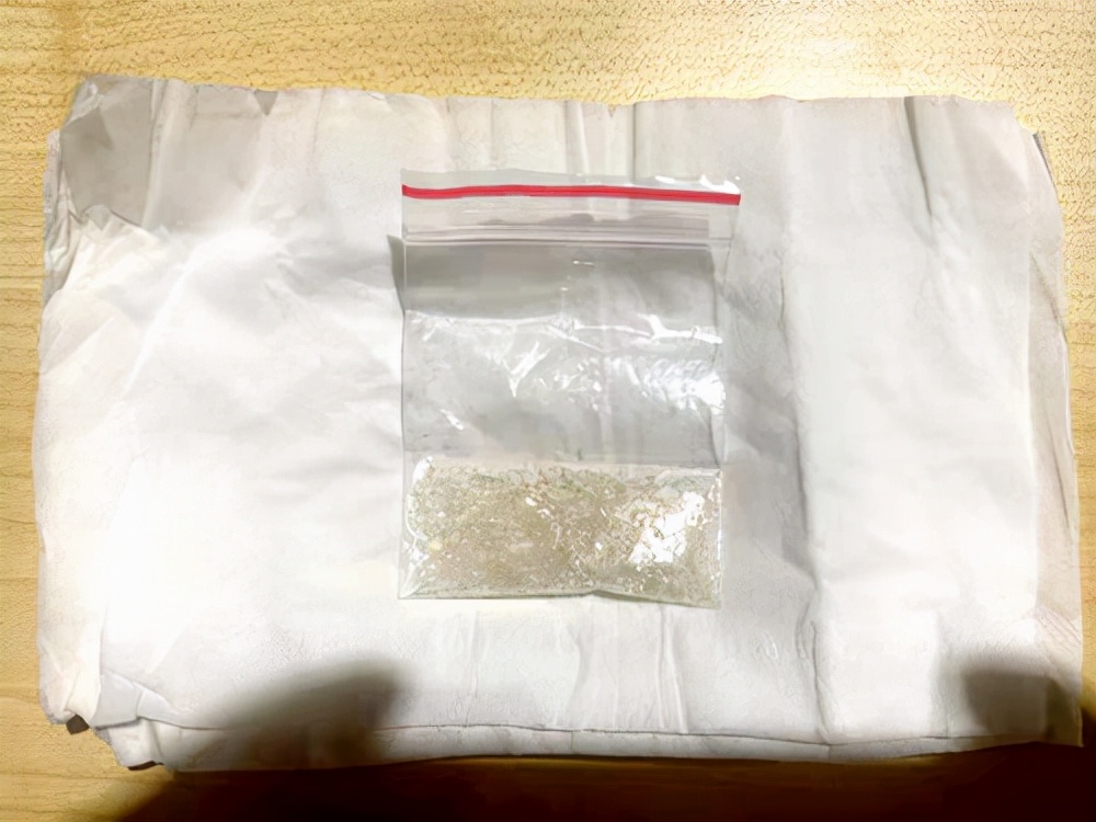 千里邮寄一只旧枕头原来枕芯内藏有猫腻两地警方联手查获一起通过寄递渠道寄运*品毒**案