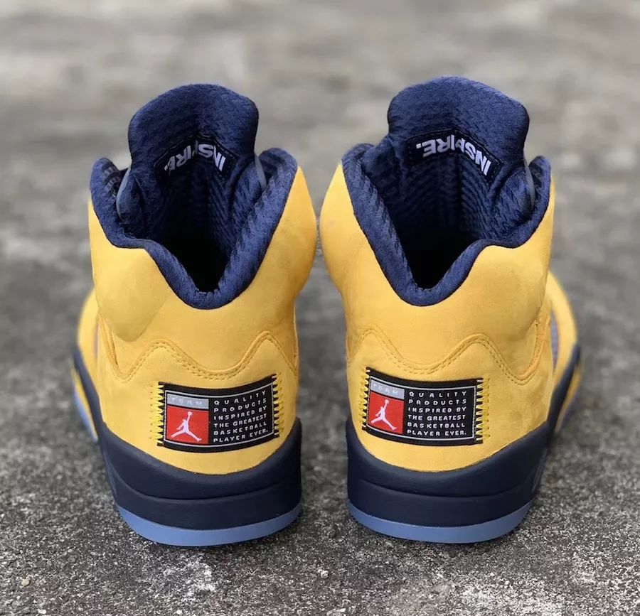 鞋穿不炒|热门鞋款暴跌,AJ1红丝绸降了4K+,YEEZY满天星降了6K+