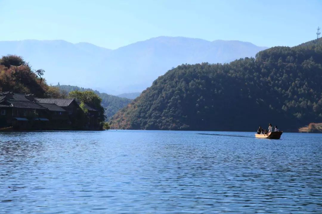 好想一起在这个古镇共度余生,我想和你去大草原的湖边是什么歌