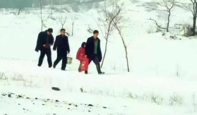 九张反映过年气氛的照片,百张罕见的过年老照片这才是年味